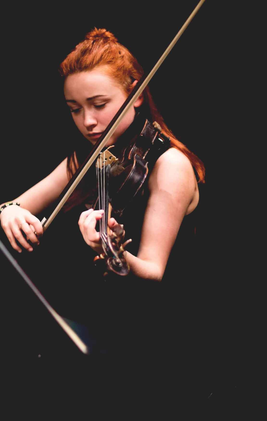 Karolina Szponar ze skrzypcami